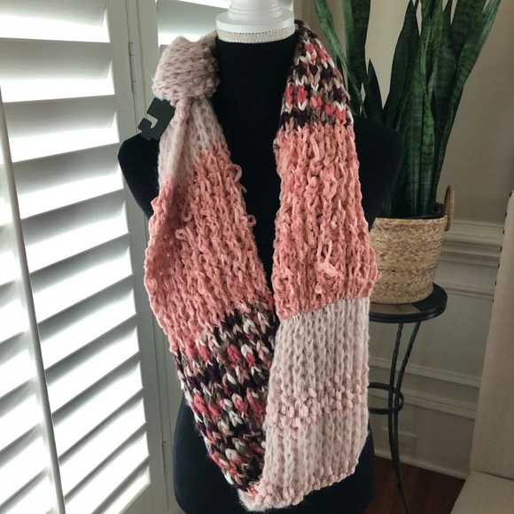 NWT Apt 9 Pink Chenille Infinity Scarf Chevron New - Picture 2 of 4